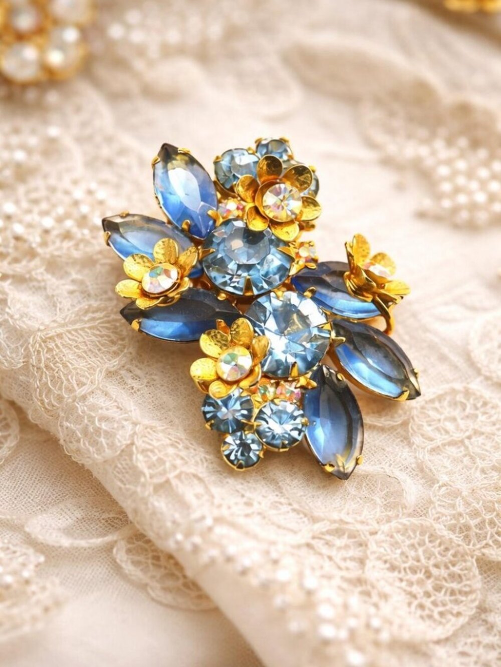 Juliana D & E Blue Aurora Borealis Rhinestone Brooch - Picture 2 of 7